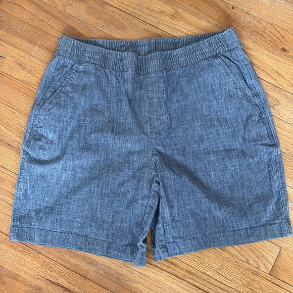 Pair of Lands’ End Mid-Rise Shorts/Size 8 - Picture 6 of 12